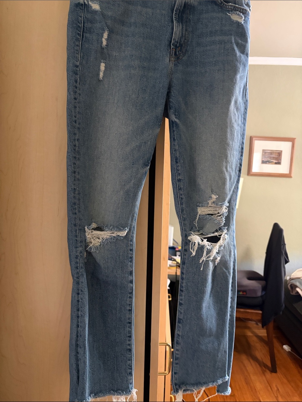 MOTHER Skinny Women’s Denim Jeans in Light Blue Wash.
